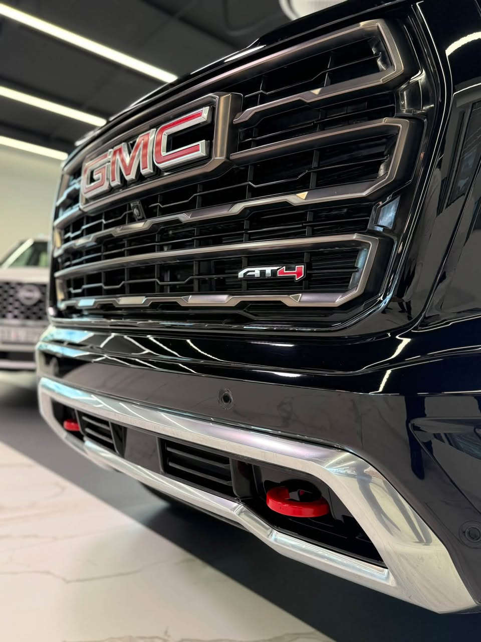 🔥 GMC AT4 2026 🔥

مو مجرد سياره عاديه … هذه هيبة الـ AT4.
قوة أمريكية، حضور استثنائي، وتجهيزات مصممة للقيادة بثقة على كل طريق.

💥 V8 6.2L
⚡ 420 حصان
🔄 ناقل حركة 10 سرعات أوتوماتيك
🛞 دفع رباعي 4×4
⬆️ رفع مصنع 2 إنش
🛡️ تجهيزات AT4 للطرق الوعرة
🖥️ شاشة وسطية كبيرة + عدادات رقمية

━━━━━━━━━━━━

🏢 شركة المهند للسيارات
📍 بغداد – معارض النهضة
📞 ***********

GMC AT4 — القوة تُرى قبل أن تُسمع.
