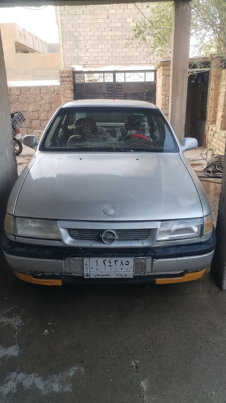 السلام عليكم  شباب اوبل موديل 90 سنويه لل 28  السياره  مكينه توها يادوب اتنقص كير فول شغل   سعرها 35بيها مجال مكاني سامرا /***********
