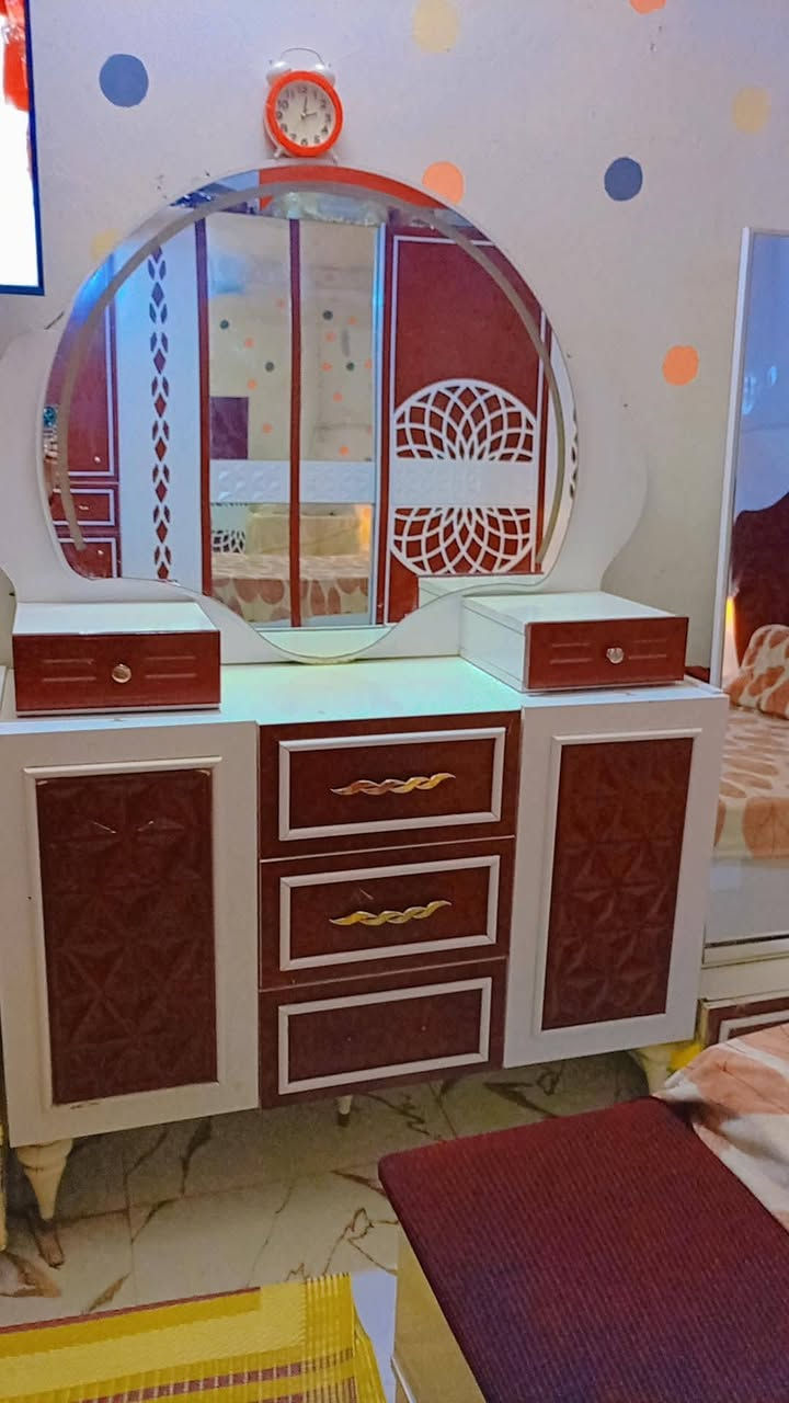 غرفه تركيه مستعمله للبيع نضيفه بيه اضرار بسيطه مكان حي العامل للتواصل ***********
***********

