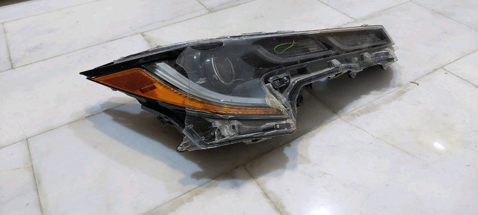 السلام عليكم لايت كورلا يرهم على موديل ٢١و٢٢و٢٣ فول موصفات يعني مال se بي كسر بل كلاس بس سعره ٣٠٠ الف وبي مجال قليل للاتصال *********** او ***********