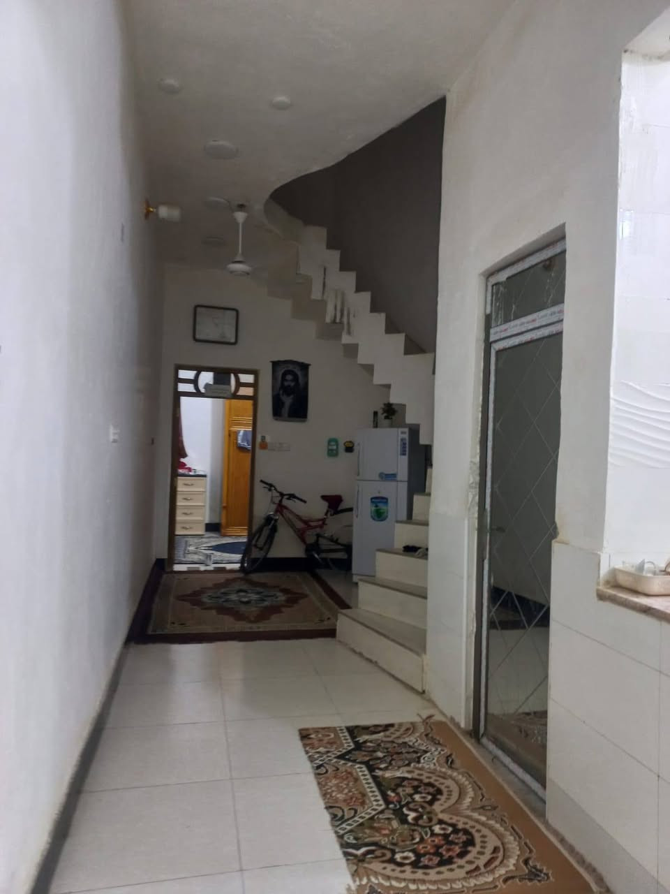 بيت للبيع 100متر (طابقين)بناء حديث كونكريت 
رقم واصل للتقيم 
عنوانه : حي الفنانين مقابل مدرسه نسيم ميسان 
الاستفسار على هذا الرقم
السعر 75وبيه مجال قاطين كامل الاستفسار تصال على رقم ***********
