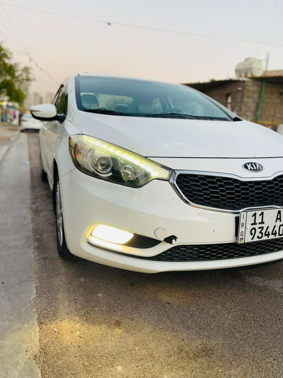 السلام عليكم
كيا سيراتو للبيع موديل 14خليجي 
فول موصفات عدا بصمه 
مواصفات فتحه شاشه تحكم ستيرن تبريد قطعتين دوشمه جديده اشاير بل مري كير ومكينه مكفولات سياره احله من صوره 
محرك 2000دوش 
حادث فقط بنيد وجاملغ خلفي 
السعر 115بيها مجال للشراي 
مكاني بغداد طوبجي علي الصالح 
رقمي ***********
