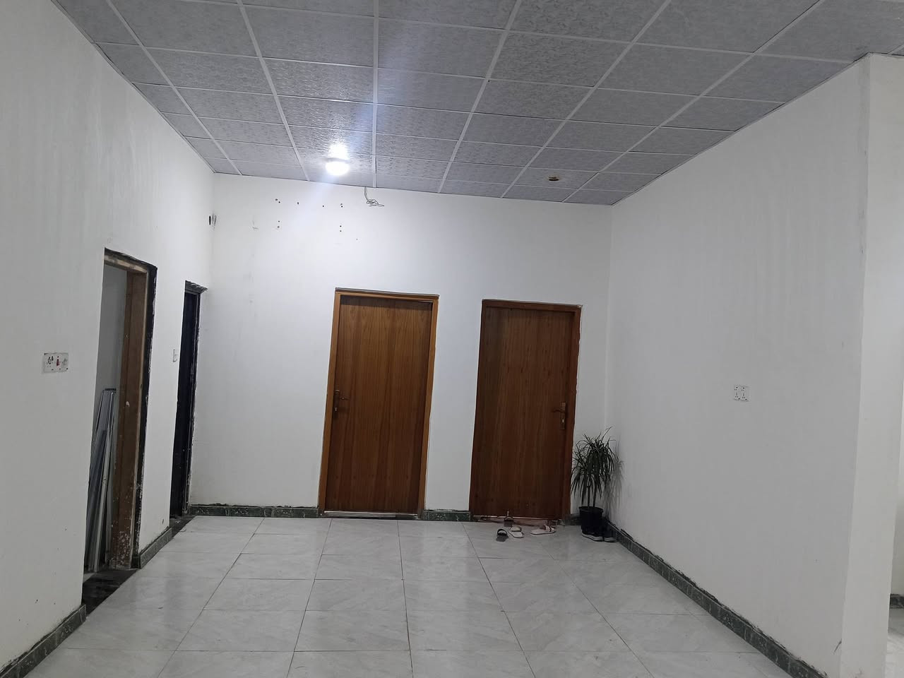 بيت للبيع طابو زراعي عراقي سند 25 

في ابو خصيب الحي العسكري 

مساحة البيت 200 متر 

يتكون البيت من غرفتين ودوانية وصاله ومطبخ وحمام داخلي وحمام خارجي+ كراج 

السعر المطلوب 75 وبي مجال شي بسيط 

لاستفسار تواصل على رقم 

***********
