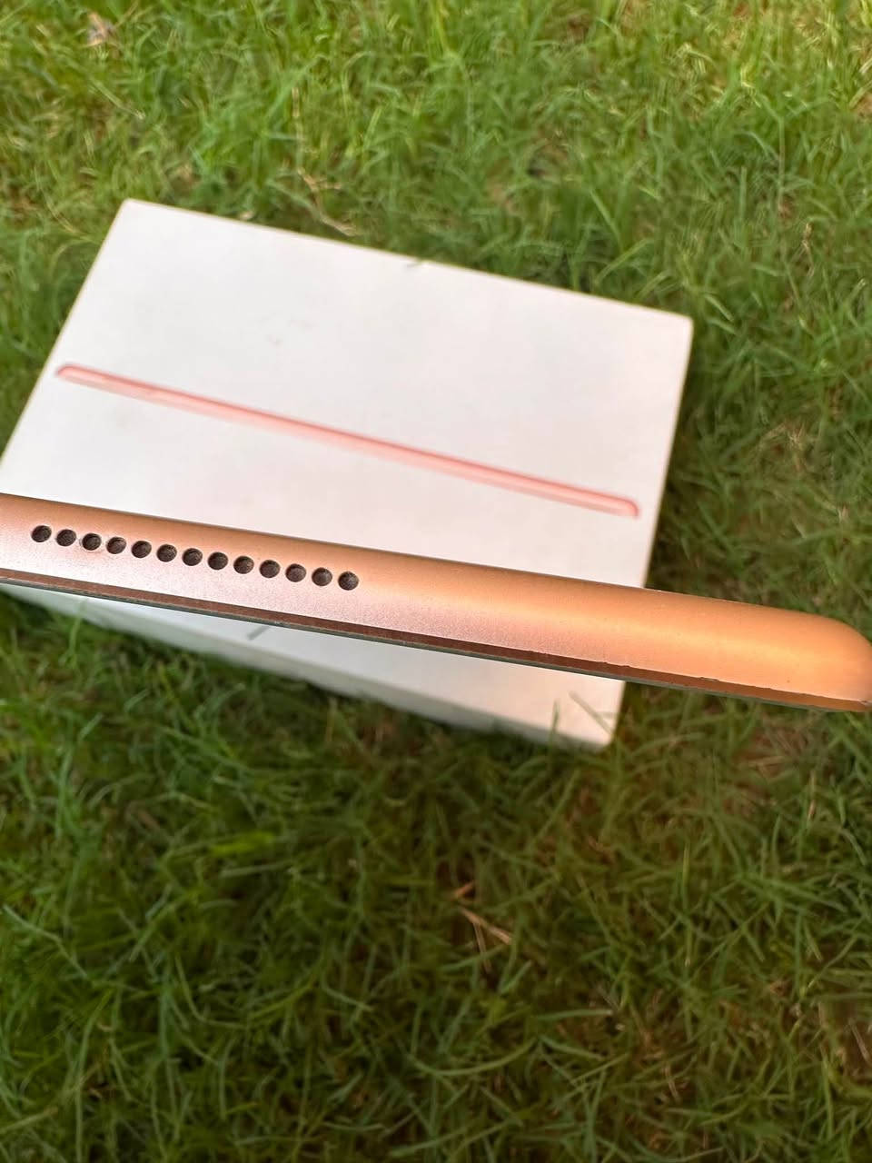 السـلام عليـكم ورحـمـة الله وبركـاته🙋‍♂️
ايبـاد 7 للبيع📱
iPad 7 Gen
المواصـفـات:
الذاكرة 128✅

النضافة 95%✅

يوجد ايضاً ملحـقـات مثـل كارتونته الاصليه وحتى اللزگه مالة التفاحة موجوده وباقي الأشيـاء موضحه بالصـور 🌅

بي كم قطعه مبدلات (الشاشه اصليه) بس شكم قطعه 🔴والمعالج خربان ايضاً يعني الأيباد حاليـاً ماجاي يشتغل🔴

يرهم تفليش لان اغلب القطع الي بي مثل الـ كاميـرا ، بصمه،الـسماعات، الشاشه، الظهر, أصليـات‼️ والخ…✅

والقطع الي مبدله بي مثل الخريطه والبطاريه همين تكدر تاخذهم وتخليهم لغير جهاز ( يعني هميـن تفليـش) ✅

وتكدر اصلاً تصلحه والجهاز ما راح يكون بي اي قصره✅

للأستفسار : ***********

الموقـع: الموصل📍

السعـر: ادفع الي يـعـجـبك واخـذه❤️
