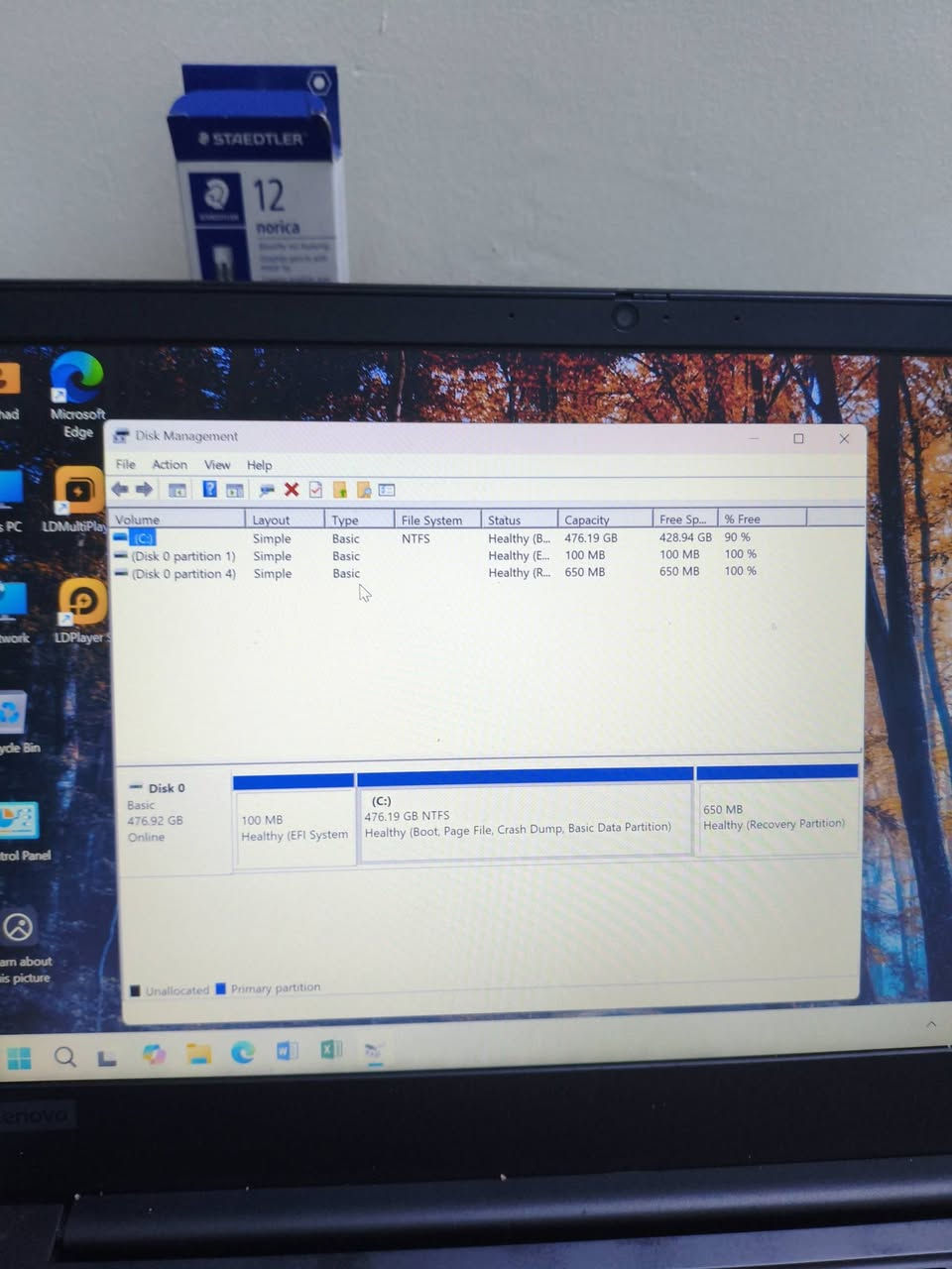السلام عليكم 
لاب توب Lenovo للبيع مواصفات لأب توب موجودة كلها بعدها جديدة و نضيفه 
راديها ب300 و بيها مجال 
مكاني بغداد 
موجود على الواتساب 
***********
