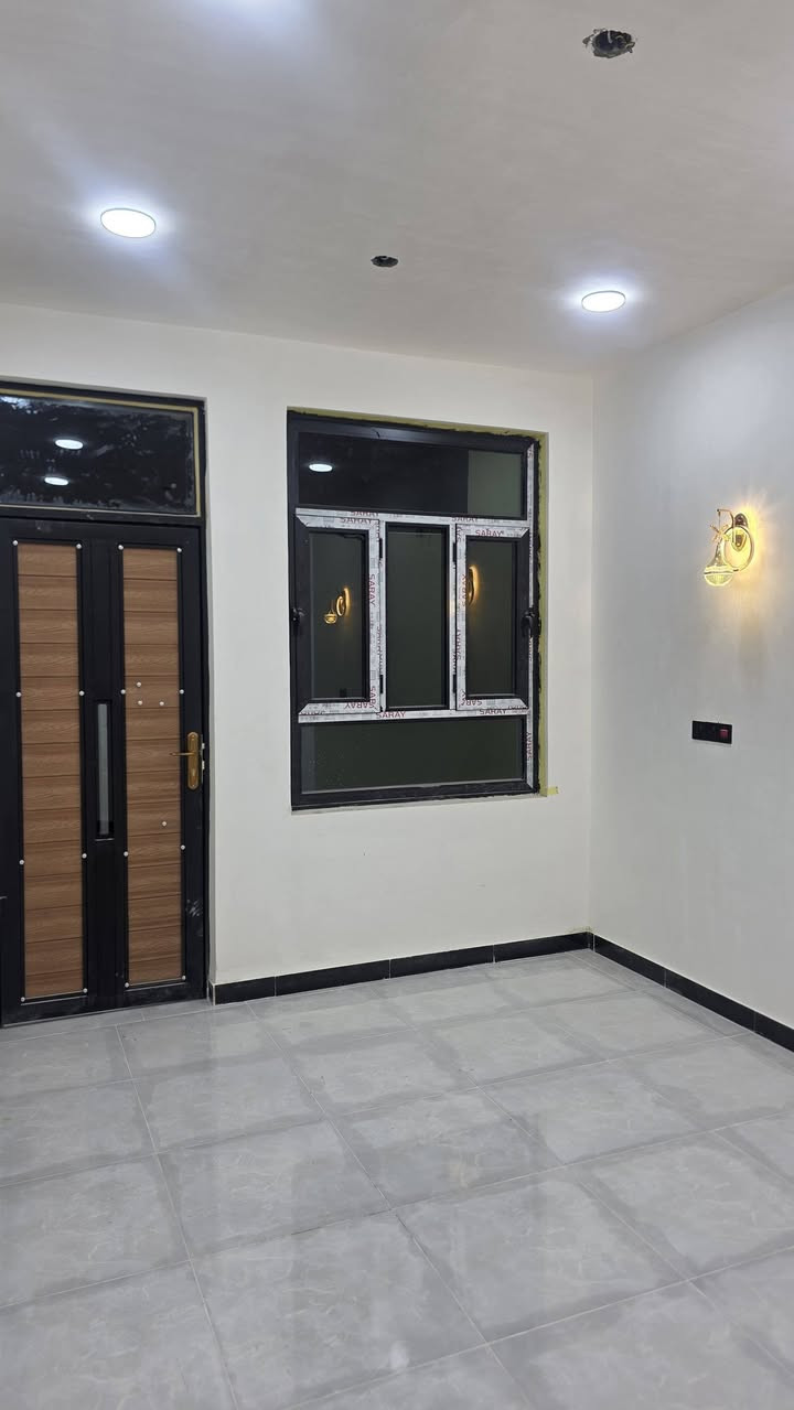 مشتملات للبيع في منطقة الخاجية المخابرات والضباط(عميشة) ١٠٠م طابقين للإستفسار ***********
***********
