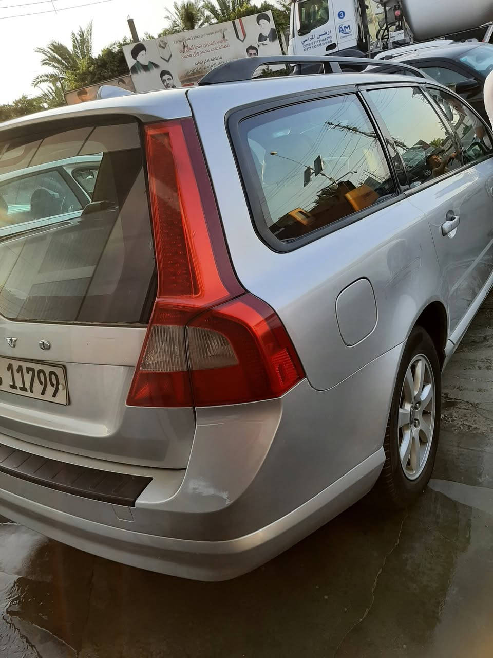فالفو 2011 
خليجي فول ماعدا الفتحه 
بصمه 
هندبريك بصمه 
كشن جلد 
تدفئه كشنات 
تبريد ثلاث قطع 
تخم تاير جديد 
السيارة جاهزه وترايك وين متريد السعر 73 وبها مجال للطيبين 
مكان السيارة بغداد الاعظمية 
اتصال او واتساب 
***********
