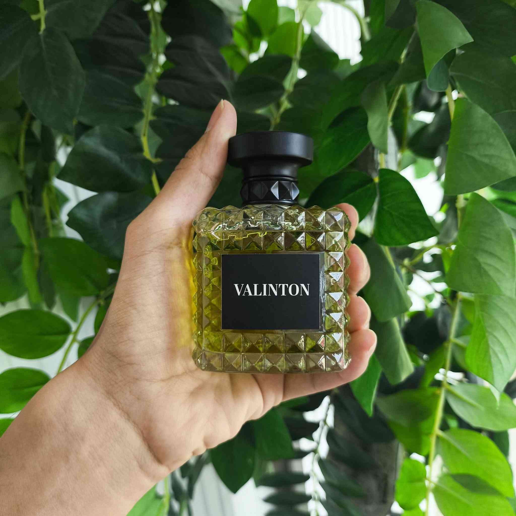 السلام  عليكم وفرنالكم عطر فلنتينو الانوثي بامتياز يحتوي على نوتات ومكس يجنن✨☺️ سعر 15 الف اخذي قطعتين والثالثة مجاناً🔥
للحجز او الاستفسار مراسلة على الرقم 
*********** واتس
توصيل لجميع انحاء كربلاء المقدسة 🌹
