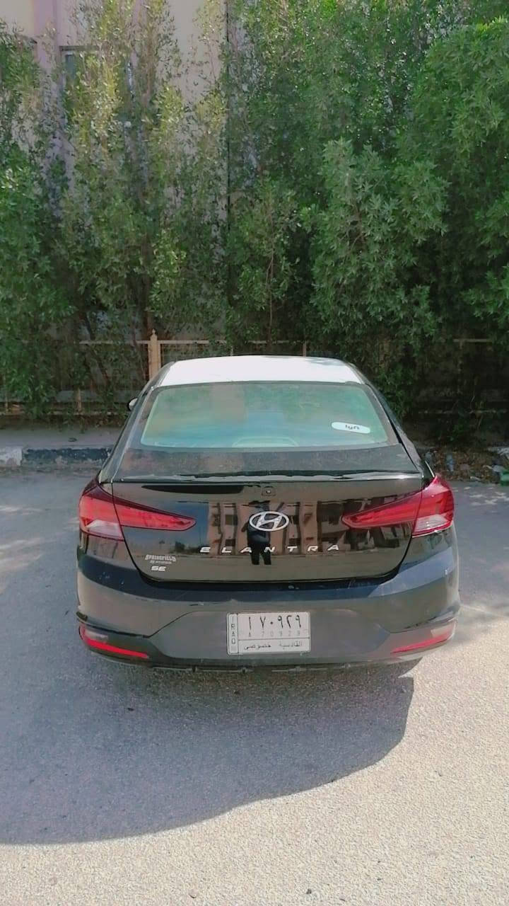 النترا 2019 معوقين وبأسمي وارد امريكي حادثهه الجاملغ الامامي عكس السايق ومبدل مو مصلح وبيهه حالوبات بالقماره
باقي 5 أشهر واتصير حره سعر 90 وبي مجال
محرك 2000 دوش ***********
