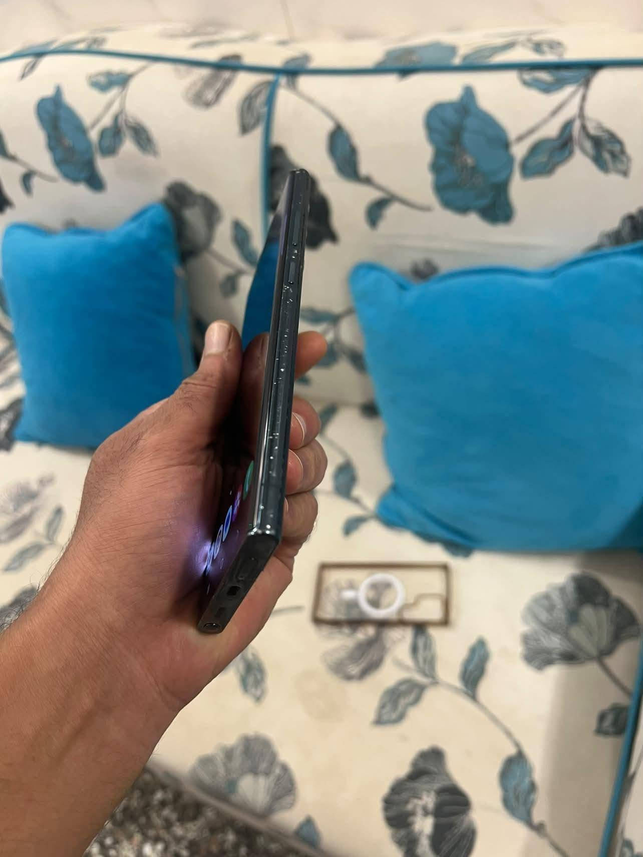 اس ٢٢ الترا • ٥١٢ • ظهر مكسور