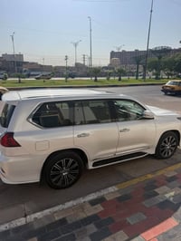 لكزز موديل 2018 ساز ماشية 183 الف حقيقي اللون ابيض سياره بيها شخوط داي...