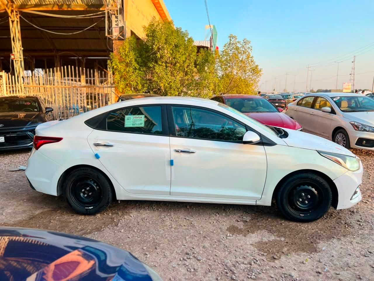 هونداي اكسنت موديل21
محرك 1600 
4 سلندر
ماشيه 60 الف
تحكم ستيرن ونوافذ كهربائية
شاشة +كامره خلفيه
رقم مثنى معوقين 
لون ابيض
وارد امريكي
ضربه دعاميه 
بسعر 90 وبيها مجال
تفاصيل خاص 
***********
