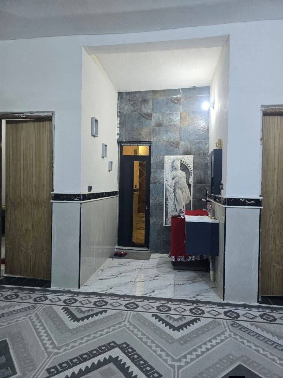 🏡 بيت للبيع طابو صرف
المساحة: 200 م²
4 غرف
البناء: طابقين
يتكون من:
استقبال
صالة
3 مجاميع صحية
البيت بناء حديث (عكاد) ونظيف وجاهز للسكن.
📍 الموقع: نهاوند، قرب دائرة البطاقة الوطنية.
💰 السعر: 164 مليون دينار (قابل للتفاوض بالمعقول).
رقم هاتف ***********
