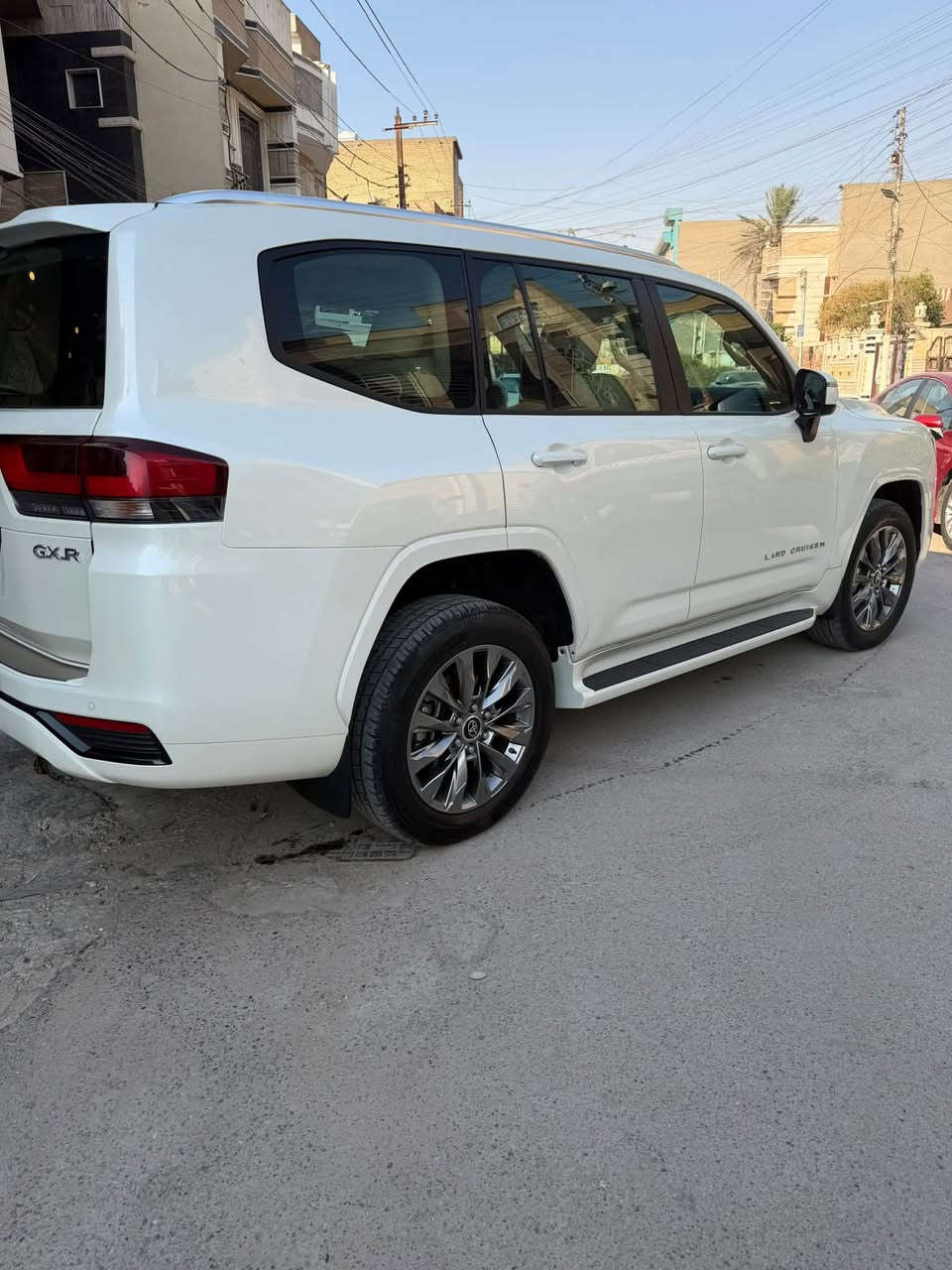 سلام عليكم…
لاندكروز  GXR وكالة شركة ساز
تطبيق 3 شاشات
موديل 2024
ماشيه 29000 كيلو متر
مغلفه بي بي أف
السيار خاليه من أي ملاحظات ( بدون بار . بدون رصعات . بدون شخوط .)
السعر 68000 $$
مكان السياره بغداد حي البنوك
هاتف ***********
