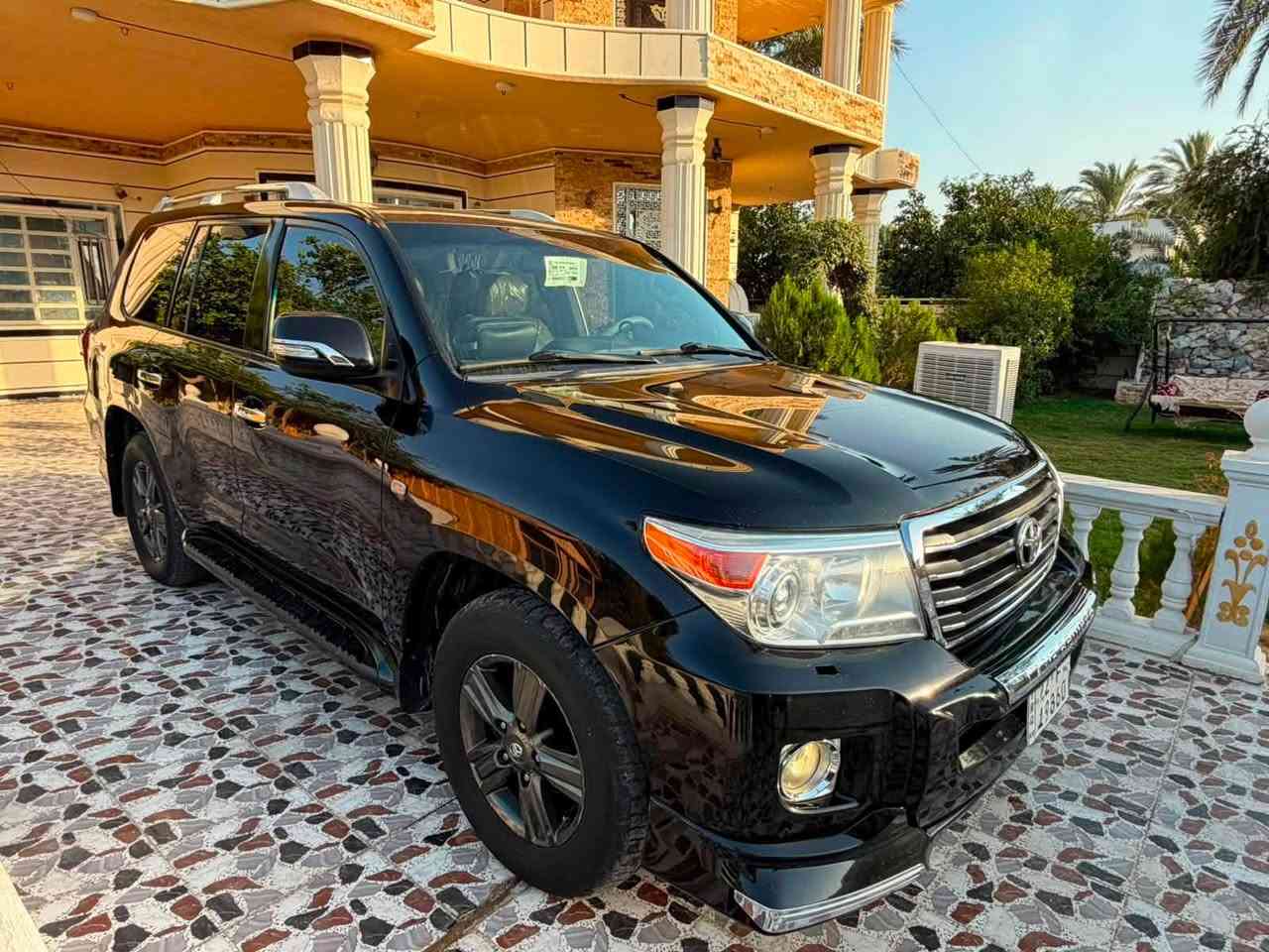 سلام عليكم

لاندكروزر جكساره 
رقم اربيل

موديل 2009 VXR (للبيع)

سعر فقط (265) ورقة وبيهه مجال بسيط
محرك 8 سلندر (V8)
مكفوله من الصبغ 
فقط 3 مكان بارد كلش بسيط 

ثلاجه 
5بصمات
سلايد 
تبريد مركزي 
بعد هواية مواصفات
حداديه تايرات صدر تبريد بحالة جيدة 

رقم فحص هزه سنوي جديد حتى 2030
تحويل نفس الوقت 
عنوان اربيل 
عنوان صلاح الدين
للتواصل 

***********
