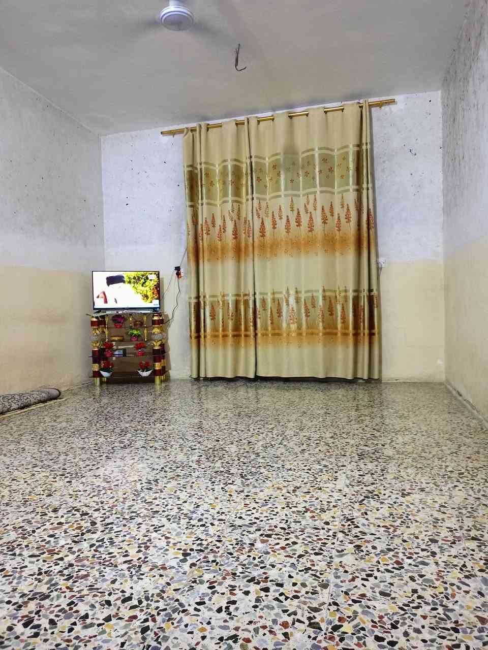 ‏بيت بداية الحميديه 🏤
طابقين مسلح، (مساحتة 200 م٢ واجهه 10م نزال 20 م)
 
‏الطابق الاول/ يحتوي غرفتين نوم /صالة كبيرة/ استقبال/ مطبخ يحتاج سيراميك فقط/ حمامات عدد 2 / كراج / ترك حول البيت🥀🥀🌹

‏الطابق الثاني/ يحتوي غرفتين نوم/ صالة كبيرة/استقبال/ مطبخ/ حمامات/طرمه.. 🌹🌹 
‏كل طابق الكهرباء مالته منفصلة بوحده💡 💡 🌅
للاستفسار التواصل واتساب فقط 
*********** 📞📱
