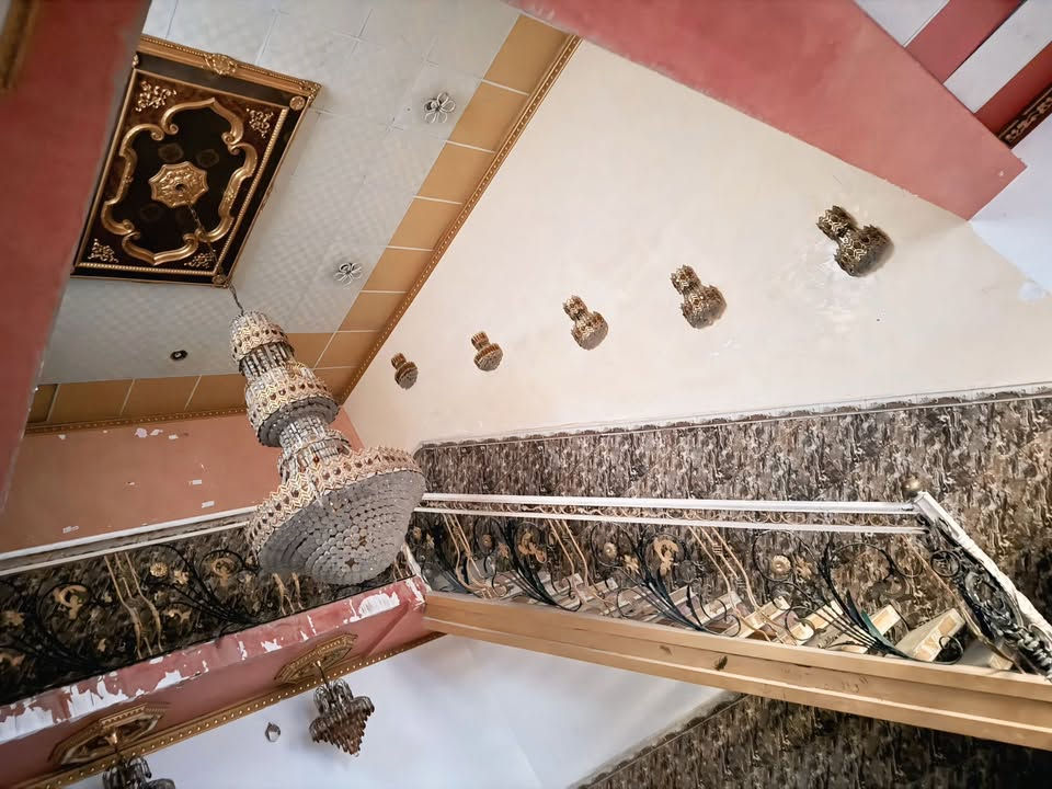السلام عليكم
بيت للبيع مساحة ٢٠٠ متر 
طابقين 
حي العسكري شارع ابو شاكر موقع تجاري 
للاستفسار الاتصال
 ***********
