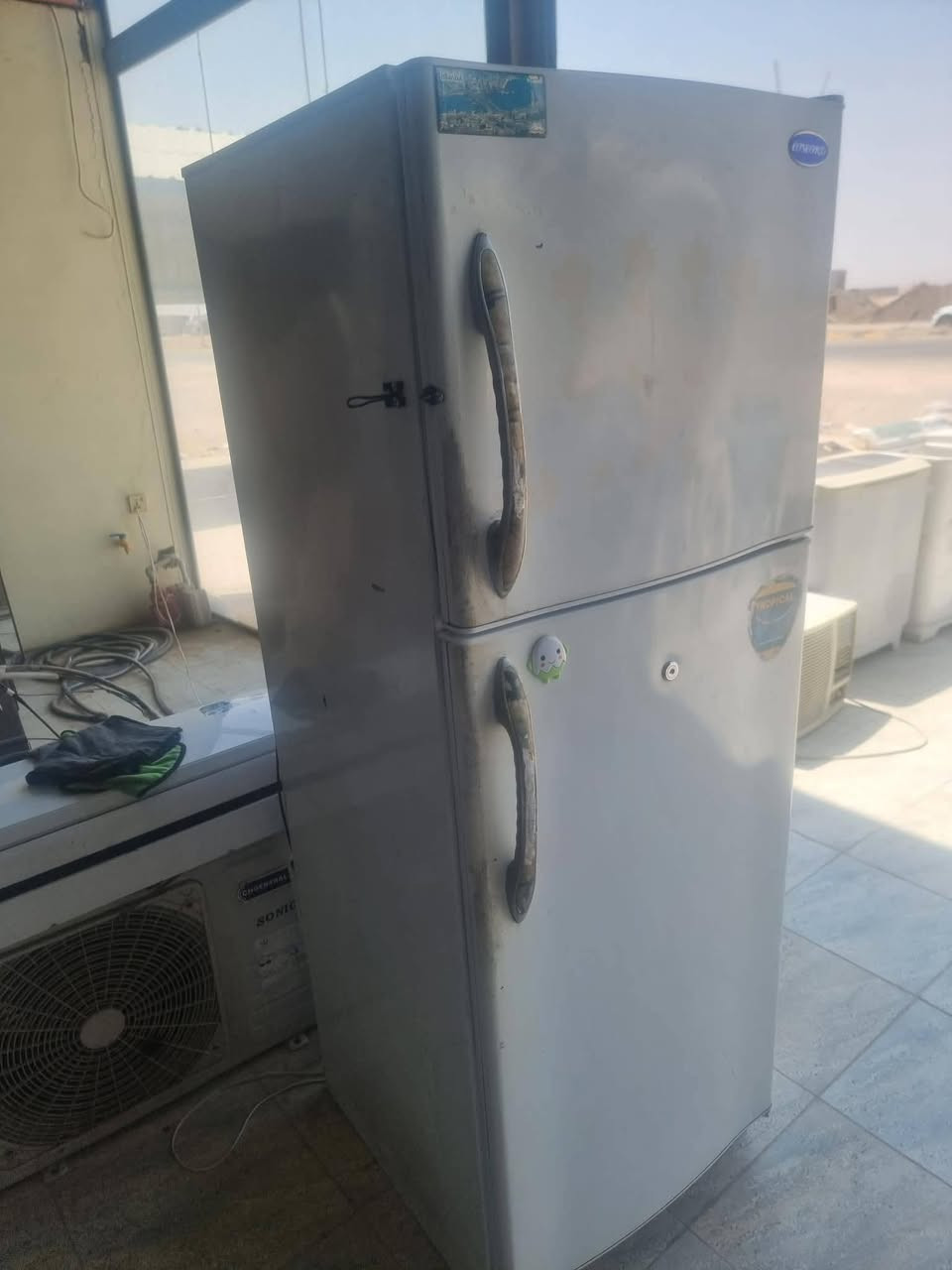 ---
*عرض خاص من مجمع تفاليس*  
متوفر ثلاجة مستعملة بحالة ممتازة  

*المواصفات*: 
- *الماركة*: رويال Royal
- *الحجم*: 16 قدم
- *الديفريزر*: شغال 100% والتبريد قوي

*السعر*: [١٥٠] الف دينار - قفل   
*الضمان*: تم فحصها وتجربتها امامك  
*المكان*: تكريت -الديوم  - مجمع تفاليس للأثاث والأجهزة الكهربائية  
*التوصيل*: متوفر داخل صلاح الدين 
*للاستفسار*: راسلنا خاص او اتصل على [***********]

*ملاحظة*: الكمية محدودة - الصور الحقيقية
