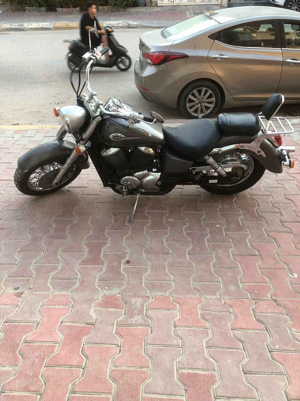 السلام عليكم  
Honda Shadow 400cc
الدراجه جديده بمعنى الكلمه من دون اي نقص
جلخ واير واحد متلگه بيها . 
/ ستيرن راس الثور بلادي 
/تايرات جدد امامي خلفي 
/ مكينه وگير كفاله برغي ممفتوح بيها 
مكانها كربلاء طويريج 
سعرها 18 ورقه قفل  
متواجد فيس وعلرقم ***********
