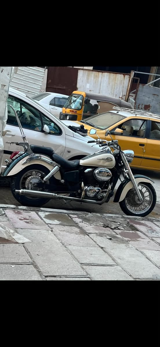 السلام عليكم دراجه للبيع هارلي محرك400cc رقم بغداد بأسمي تحويل ثاني يوم  بغداد الجديده  سعر الدراجه ب26 وبيه مجال رقم الهاتف (***********)
