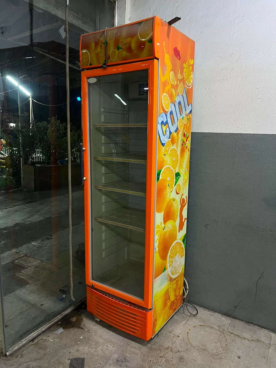 ثلاجةكوفي مستخدم وطباخ طعام للبيع للتواصل ***********
