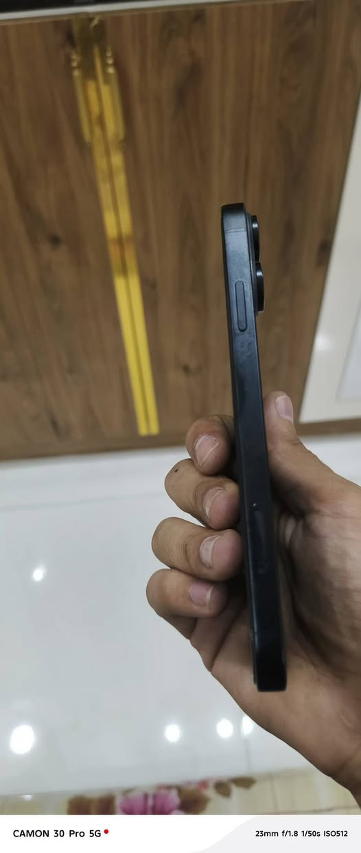 السلام عليكم
ايفون XR محور 16 بي شخط واحد يم الفلاش بضهر فقط 
مبدل بطارية وشاشة اصلية وفيس ايدي متوقف 
ذاكرة 128 
الشاشة نظيفة مابيها لوشخط ذني الفطور بلاصق 
مكالمات انترنت خط كلة شغال على الفحص 
سعرة ١٨٠ وبي مجال قليل 
مكاني بغداد العامرية 
***********
