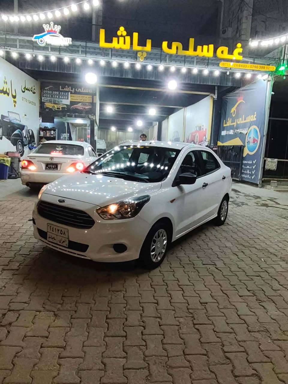 ***********
***********
فۆرد ٢٠١٦ بێ بۆیاخ
چوار پستۆبی مەرخوب
بەسەرتی گێرومەکینەو تەقەورەقە
تەبرید بەشەرت
سەنەوی تازە بەسەرچووە
72گەلا
سۆنەرم داناوە
