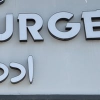 للبيع علان اسم بركر بالنكليزي +بالعربي+علان لوكر بركر+لوحات  السعر شلع...