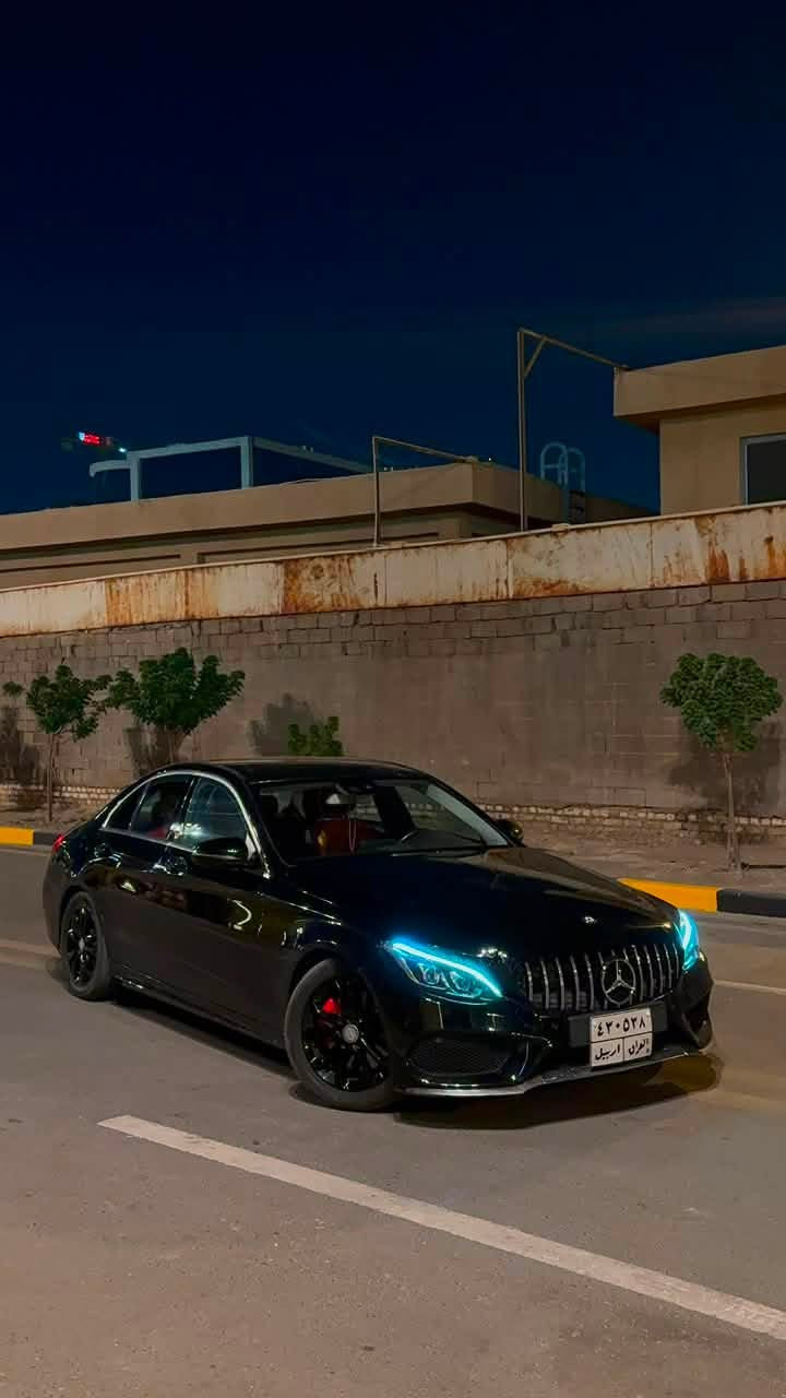 مارسيدس C300
موديل 2017 
محرك 2000 تيربو V4
ماشيه 87 ميل
لون اسود 
داخل احمر 
مري كهرباء 
كشنات كهرباء 
ليد زينون 
بك لايت ليد 
نظام تحديد سرعة 
مواصفات C300 معروفه 
حادثها  جاملغ وخشم البنيد مرجع بارد  
ايرباك راجع
حادث هنا 
جاملغ خلفي بيه صبغ وتعديل بارد 
سياره كامله مابيهة اي نقص شرط الفحص 
السعر 195$ وبيها مجال 
 
مكان السيارة بغداد المنصور 
***********
