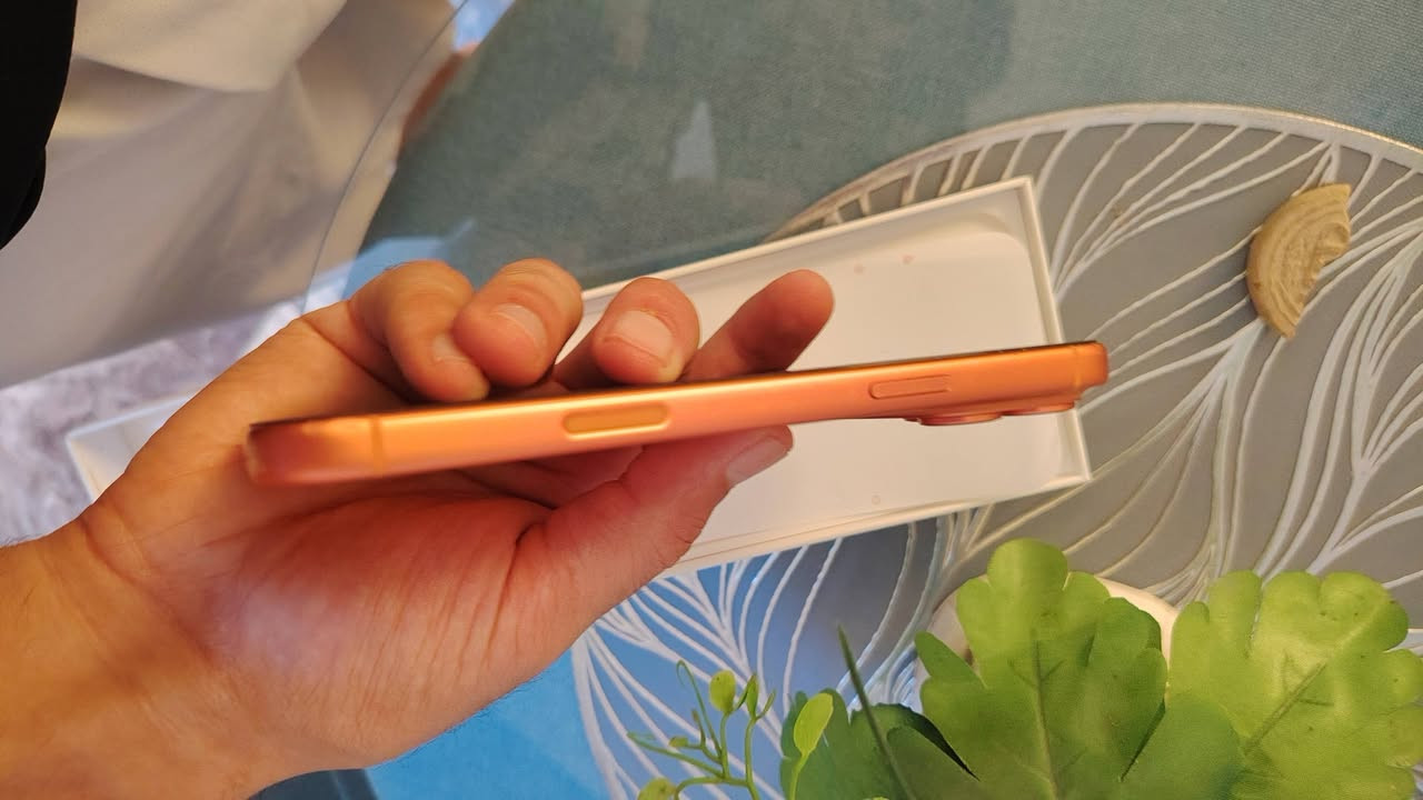 IPHONE 17 PRO MAX ESIM
بطارية 99 غراضة كاملات 
نضيف الجهاز 
*********** 
1575 
مكفول 
الجديد ب 1795
