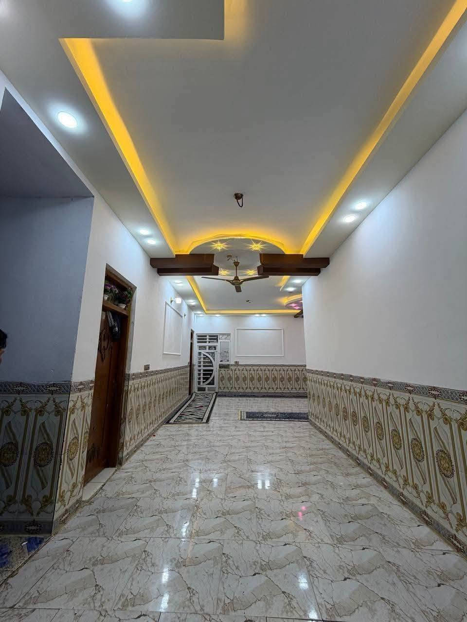 مكتب النور للعقار عله شارع الصب عامود  262
مساحه 600متر 
 
*********** 
✅ مشمول بقرار التطويب بيت بناه طابوك صب كونريت بناه جناي 

مقابيل قريت الغدير نجف البيت راكن 
المساحه 600المبني  300الحديقه 200
وترك 100متر خلف لبيت 
البناء الستقبال طوله 12
غرفه  5/صاله/مطبخ 1/  صحيات عدد4داخل وخارج /
بناء طابوك / اساس + وسكف صب كونكريت *********** واتساب وتصال 

ألخدمات 🏡 
ماء/كهرباء/مدارس/سوك /تبليط/لحد الباب عرض شارع 20 كله تبليط
