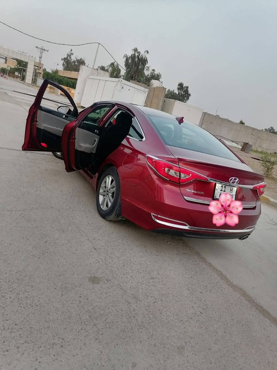 السلام عليكم من رخصت الادمن. 
١.سوناتا للبيع موديل ٢٠١٦ وارد امريكي. 
٢. حادثه تبديل بابين عكس السايق وتصليح جاملغ الامامي والخلفي ومن اخذته صار ضرر حالوب بالقماره بس 
٣. كير و محرك مكفول  تبريد ثلج وضفتله منضومه زنون لايتات عالي ناصي وكشافات لون ثلجي . 
٤. بأسمي لا توجد غرامات والسنويه تنتهي ٢٠٢٨ رقم بغداد. 
٥. تحتوي على نظام قياده  SPORT NORMAL ECO.
٦. ماشيه79 ميل قابل للزياده.
٧. خمسه ويل كاب سياره كامله مناقصه شي وسوناره موجود. 
٨.سعر 120 وبيه مجال  للاستفسار رقم الهاتف.
***********
