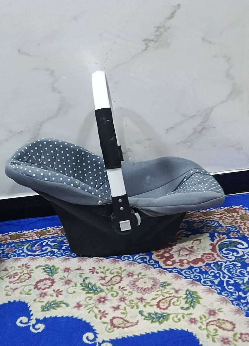 السلام عليكم الأغراض للبيع أسأل واجاوبك المكان الإعلام حي الشباب شارع اميمة ***********
