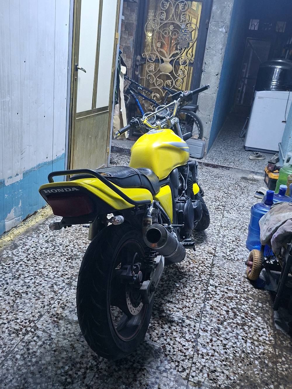 سلام عليكم عندي cb400 جيل اول للبيع دراجه ماشيه ١٣ الف دراجه بعده زيرو دراجه بلاديه اكفلك كير ومحرك دراجه الي ياخذه بعد ما يغيره سعره 1900 عنواني بغداد دوره ابو دشير 
***********
