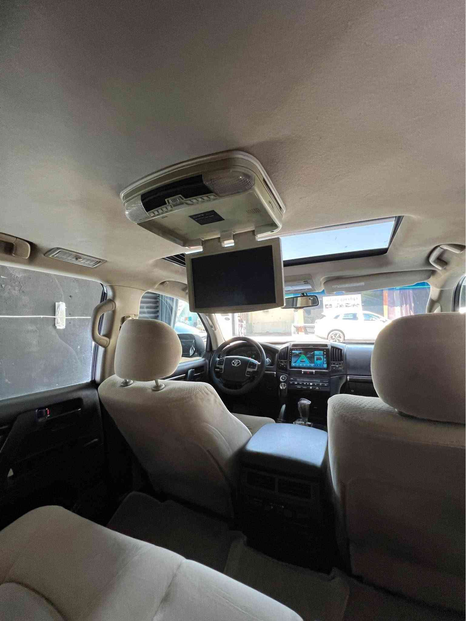 Toyota Land Cruiser 2008
GXR
V6
ابيض ثلجي

ثلاث شاشة
حساس خلفي امامي
بصمة
تشغيل عن بعد
فتحة
كاميرة
شاشة
ثلاجه 
كير اوتماتيك
داخل فورميكا
تحكمات ستيرن
تحديد سرعة
فول فول 
اخوان سيارة بها قطعتين صبغ بدون داخل بدون ارباك جدن نضيف كلشيء جديد بسمي  كير محرك اكسل كفالة
سعر ٢٤٣مجال بها ١٢ورقة غرامة وراء معاملة ارجع لك 
عنوان اربيل
*********** أربيل, العراق
