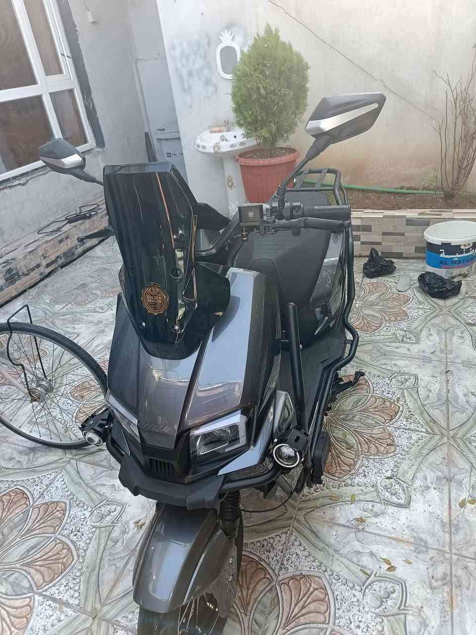 مكلف بل نشر سلام عليكم دراجه شحن للبيع صارلها شهر ضبط من نزلوها الوراق مالته موجوده كلو شرط من التايه لي تايه وين ما يعجبك اخذو جيكو بتريات وكلشي بي شرط رقم صاحبو *********** سعرو عل رقم 💜

