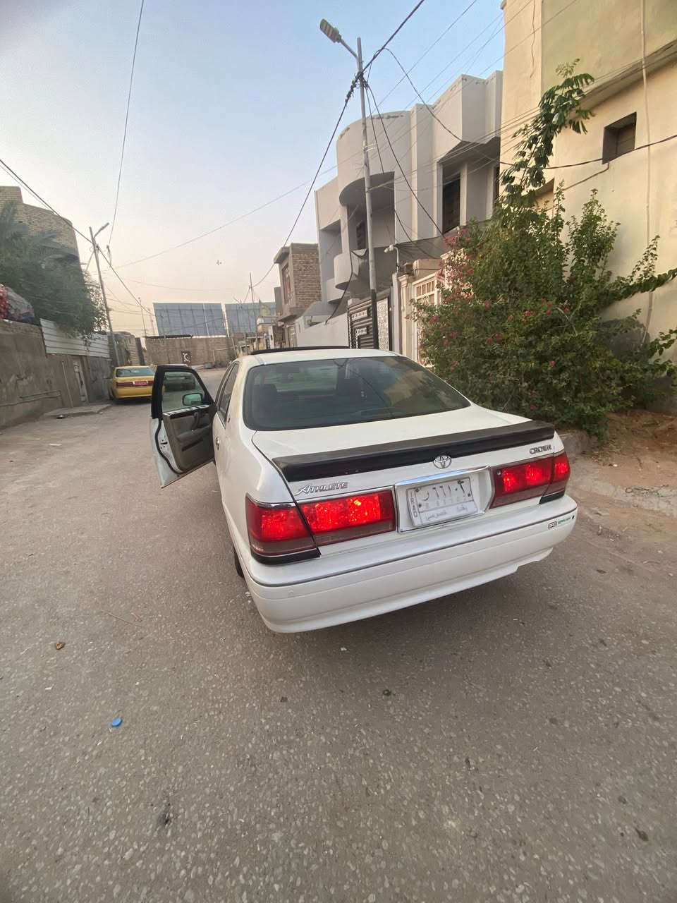 السلام عليكم 
ملكه موديل ٢٠٠١ للبيع مدفوع كمرك وكامله قرص 
مكفوله من الكص ولعيب الشرعي ٣ دكم فتحه رقم بغداد شاصي ٧١ اثنه  كرستال تحوير نجف فوك وجوه مكينه جديده كير صارله عشر أيام من شاده مكانها الديوانيه الشاميه 
سعرها مناسب للتواصل خاص او الاتصال على الرقم ***********
