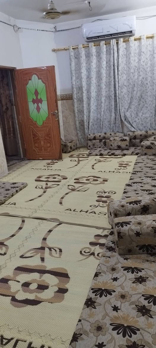 بيت للبيع النجف ابو صخير المناذرة  طابو صرف
مساحة150 ( استقبال وصالة وغرفتين ومطبخ حار وبارد ومساحة خارج البيت مع الصحيات
‏‪***********
