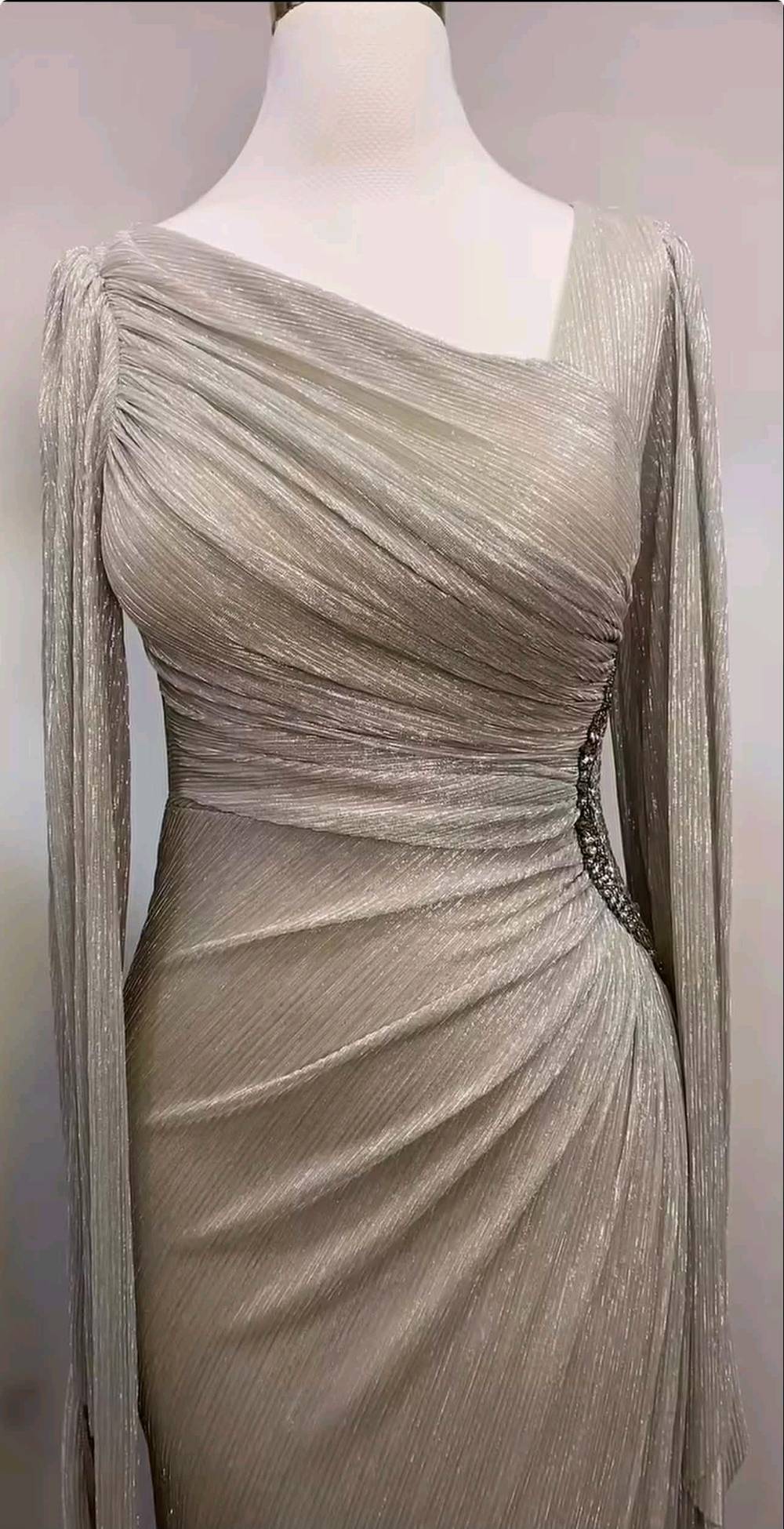 فستان • قياس ٣٨ • مستعملة مرة