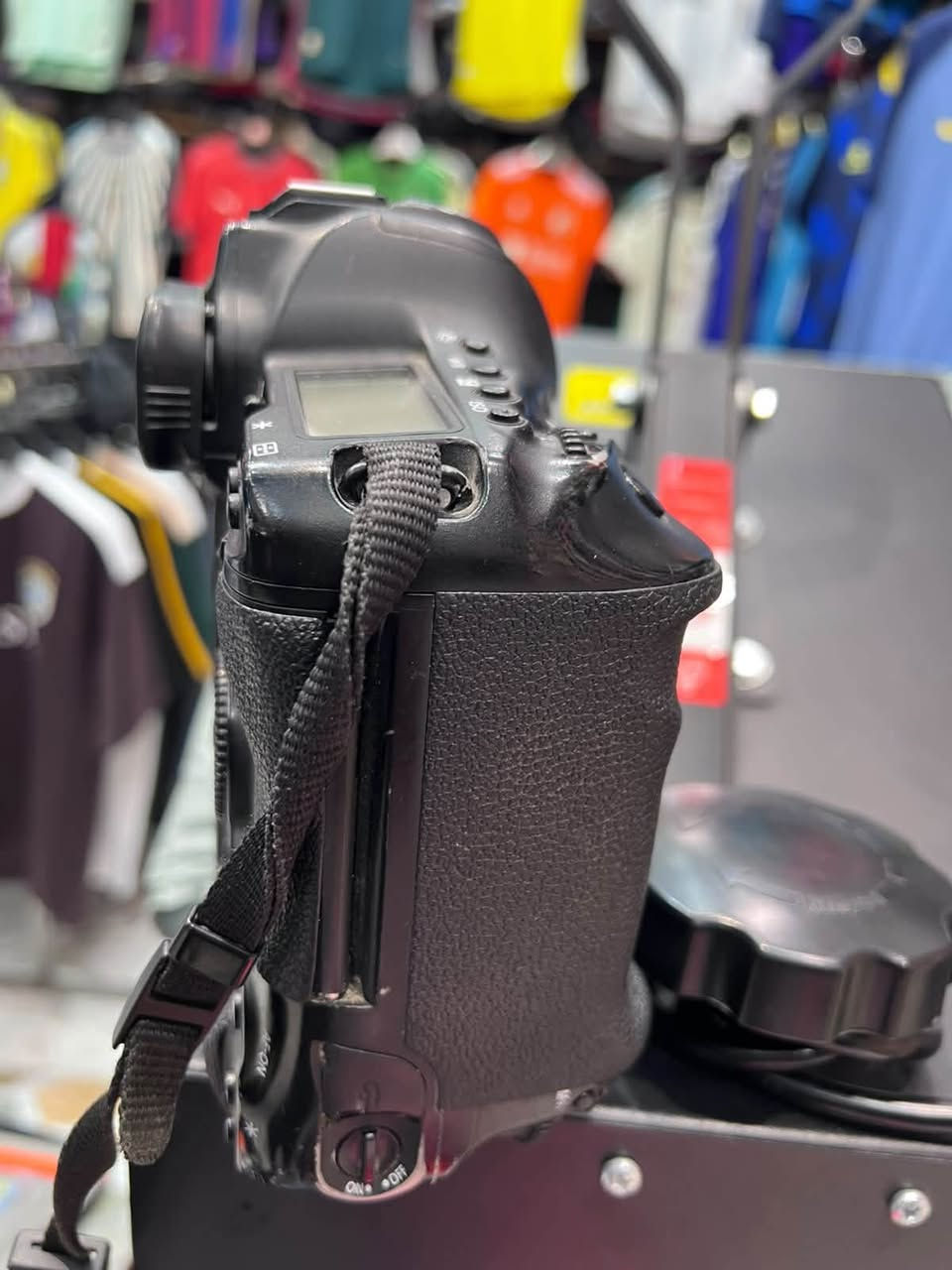 Canon 1D X ii
كامرة كانون ١ د اكس مارك ٢📸
فقط بدي
كامرة نضيف وياها ملحقات بلادي
شاحنتها  و بطارية بلادي✅
مراوس R6مارك2 
لاستفسار او حجز مراسلة الصفحة ☑️
***********هذا واتساب
