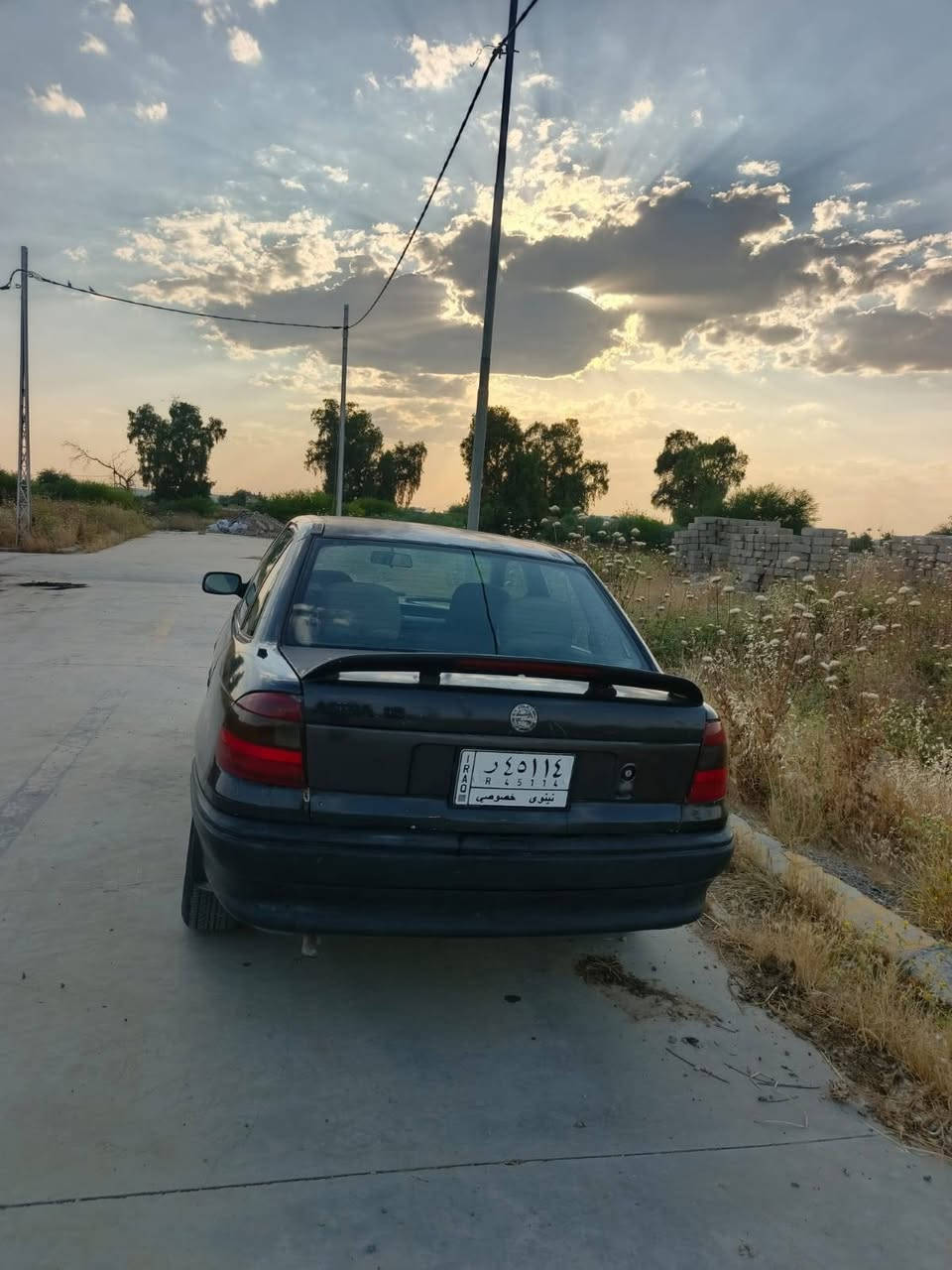 السلام عليكم 
أسترا صندوق موديل 92 فول عادي فقط جامات الأمامية كهرب
محرك 16 كابريترا بداية نفخ
 رقم سنويه جديده رقم نينوى
مابيها أي طخة أو معجون فقط الدواير 
السعر ٣٧
السياره فول مايعوزها بس ستر الله ترايك وين ماتريد 
للاستفسار ***********📱
تحويل مباشر 
العنوان موصل
