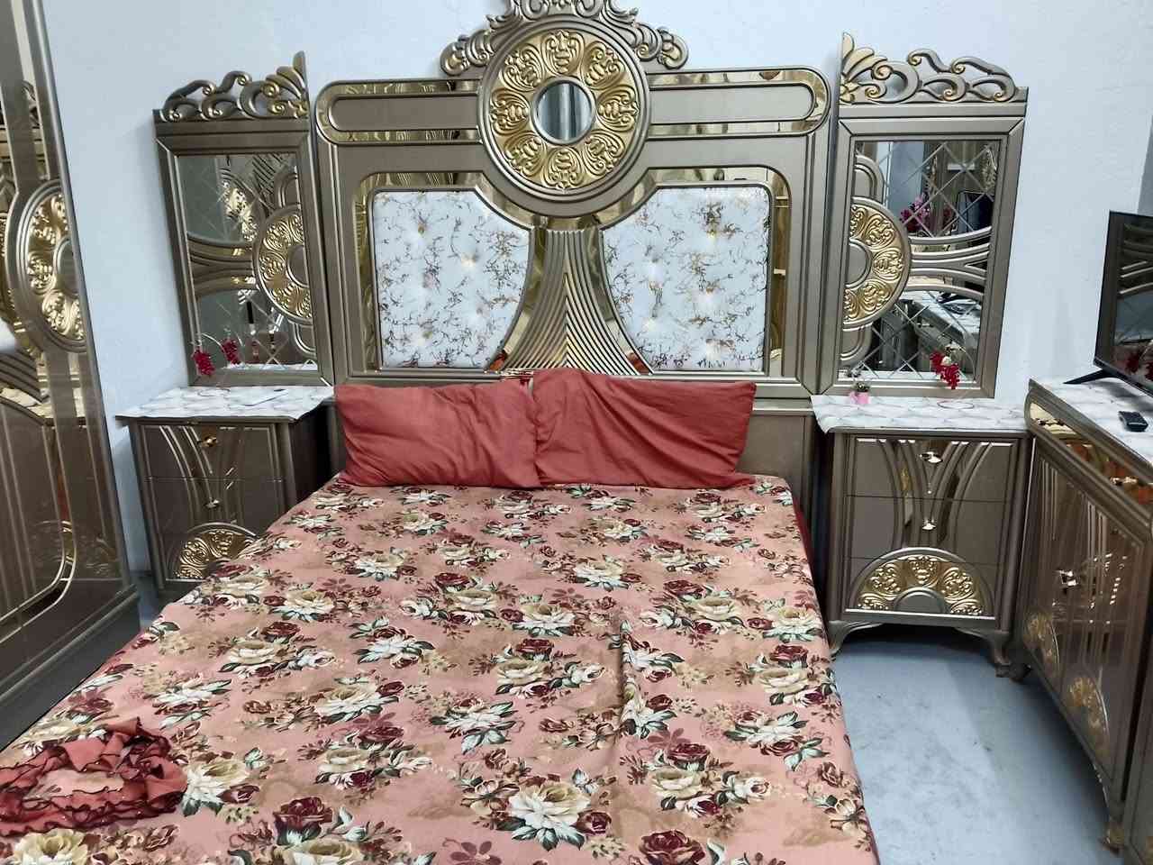 غرفه نوم البيع خشاب عراقي تصميم تركي نظافه ١٠٠ استفسار ***********
