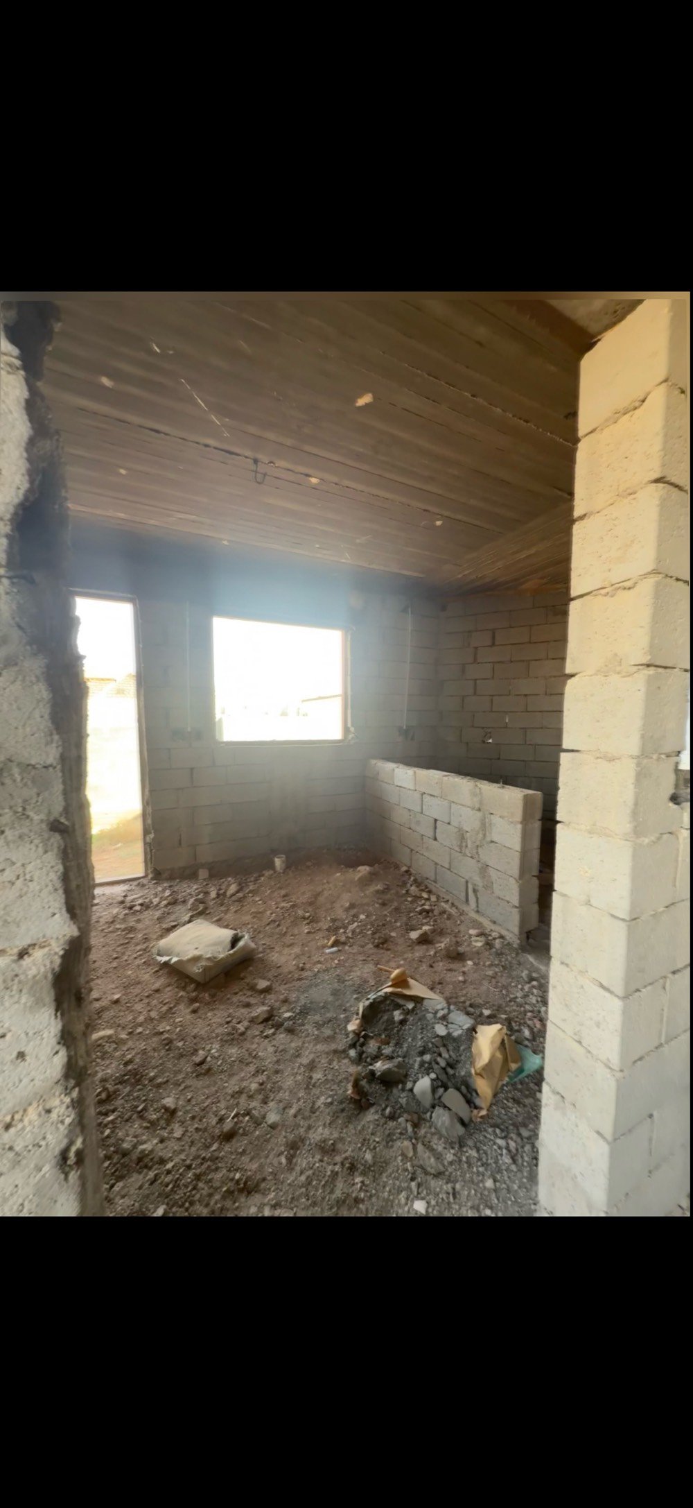 السلام عليكم 

ارض مساحه 360m باني بيه هيكل مساحه 200m 
مكانه السبعه كيلو بسد (المجمع الهندسي)
عارضه ب 80 مليون وإذا يفيدك نتراهم على السعر واني حاضر 
رقمي ***********