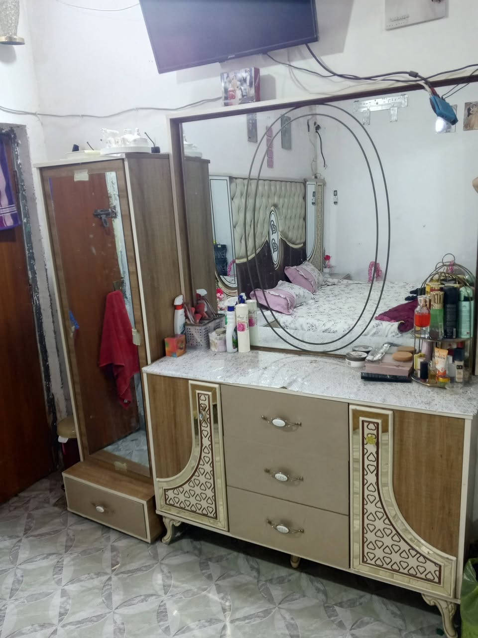 السلام عليكم غرفه للبيع وبيها مجال البيت الحيانيه شارع السيد رقم رقم الهاتف ‪***********‬‏
