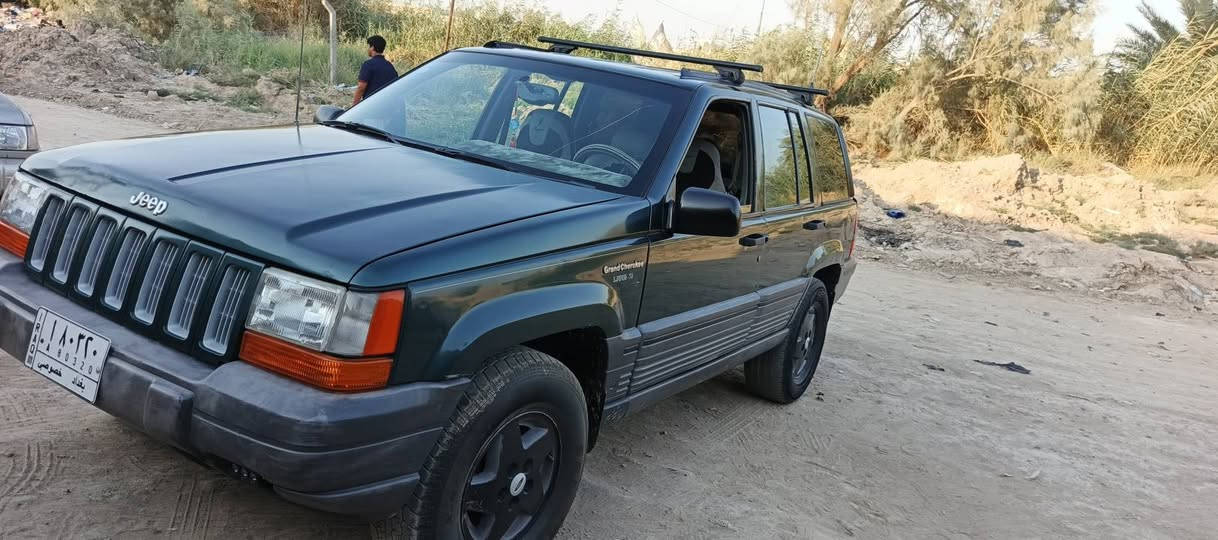 سلام عليكم  منرخصه مدير الكروب جيب شيروكي ٩٥ سياره ابلاديه وحلوه لاخياس ولاصبغ بس البنيد جارد ومصبوغ رقم بغداد امداور شرط سعر ٤٥ قفل هاتف ***********
