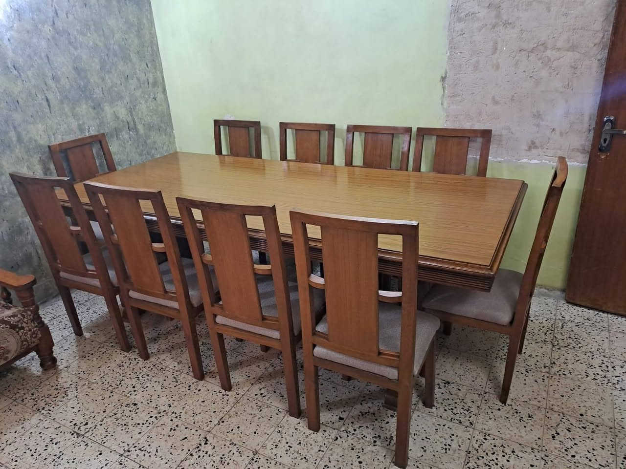 ميز طعام ١٠ كراسي ملكي خشب صاج بورمي شغل عراقي بدون اي ضرر الاتصال ***********

