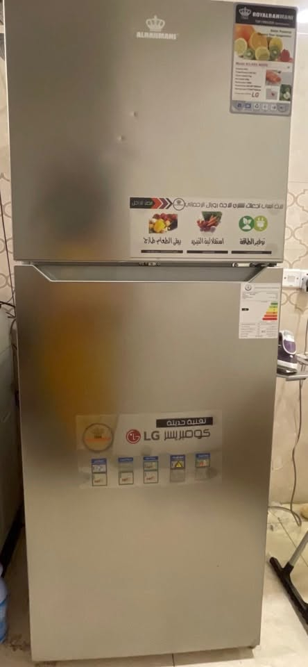 ثلاجة للبيع
نظيفة جداً مابيها اي مشكلة

تبريدها ممتاز

شركة الحافظ كومبريسر LG

الحجم الكبير الفريز جداً كبير

ملحقاتها كاملة

 لونها كلش حلو سلفر

العنوان بغداد 

اللي يريدها التواصل على هالرقم

***********

 هاتف او وتساب

قياساتها : ١٨٣ سم طول و٧٣ سم عرض
