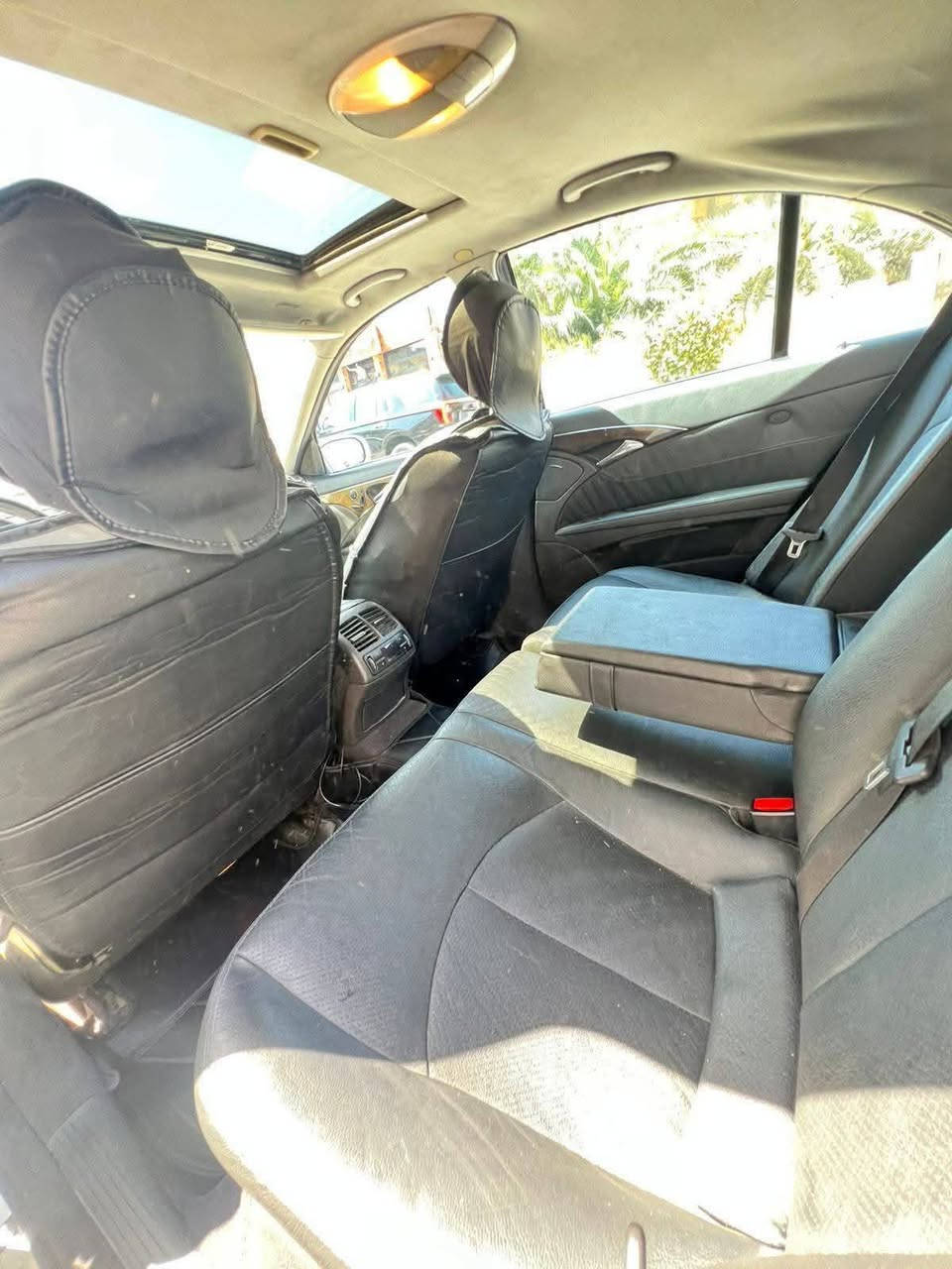 سلام عليكم 
211 E500v8
موديل 2002 معلايه 2015
فول مواصفات وارد يابان مكفوله من لفتح بيهه فقط بارد داير خلفي وشخط بلباب معامله كامله ومسقطيلها سياره وهزه باقيه عله دفع لكمرك سنويه ضايعه راعيهه بصره مايسوي وكاله شوكت ماتريد يجي يبصم بيهه نواقص دعاميه امامي مكسوره وبطانه لباب خلف سايق  
ملاحضه المكينه بيهه كازكيت خابطه تنباع عله وضعها 
تريد ادوات تبيعها الك كوم حديد كفاله سرقه وعشاير 
نواقص ولمكينه وترتيب رادلها 600$ وذاكر كلشي 
سعرها من لأخير 70 ورقه تكمل ويه لكمرك ولنواقص ولكازكيت ب ١١٠ وماكو ب ١١٠ 8 سلندر ونضيفه بهيج سعر
مكاني بصره وحاليا فاتح دعامياتها 
تواصل ***********
