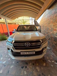 للبيع لاندكروزر GXR Grand Touring Limited موديل 2020  • اللون: أبيض صد...