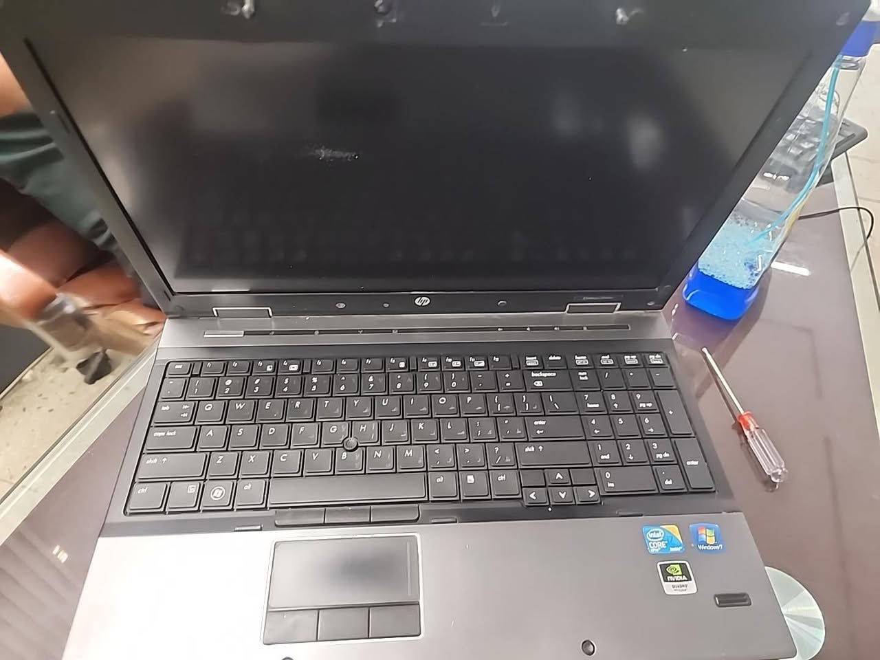 3 لابتوبات Dell وHP للبيع  قطع غيار أو تصليح
للبيع 3 لابتوبات مستعملة، الأجهزة متقاربة بالمواصفات

🔹 المواصفات والحالة:

- معالجات Intel Core i5
- RAM 4GB تقريبًا
- الهاردات موجودة
- الأجهزة بحاجة إلى صيانة
- الشاشات لا تعمل
- البطاريات لا تعمل
- بدون شواحن
- مناسبة للتصليح أو استخدامها كقطع غيار

مكاني بغداد السعدون 

سعر الواحد: 60,000  
💰سعر الثلاثة معًا: 160,000 

📍 المعاينة متاحة قبل الشراء، والأجهزة تُباع على حالتها.

للاستفسار أو الاتفاق
***********.
